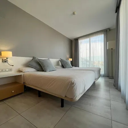 Hotel Agora & 4*