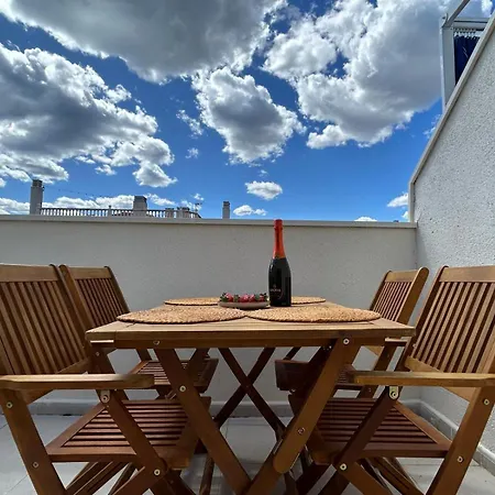 Centrico Atico Duplex Piscina 3 Entradas Y Salidas En Sabado Apartment