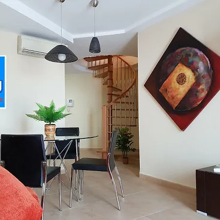 Bonito Atico Con Aire Acondicionado,piscina Comunitaria, Parking Y Wifi Apartment *
