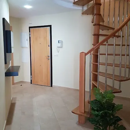 Bonito Atico Con Aire Acondicionado,piscina Comunitaria, Parking Y Wifi